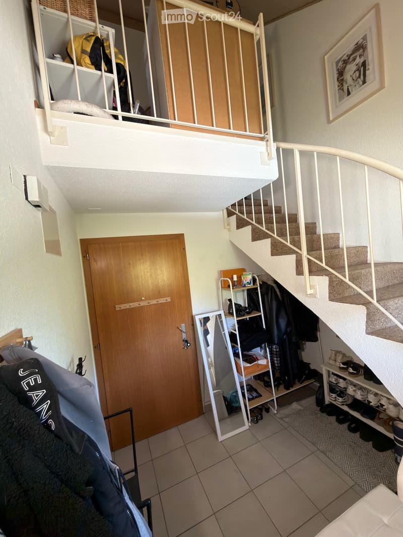 Charmant appartement en attique de 2.5 pièces à Echandens (2)