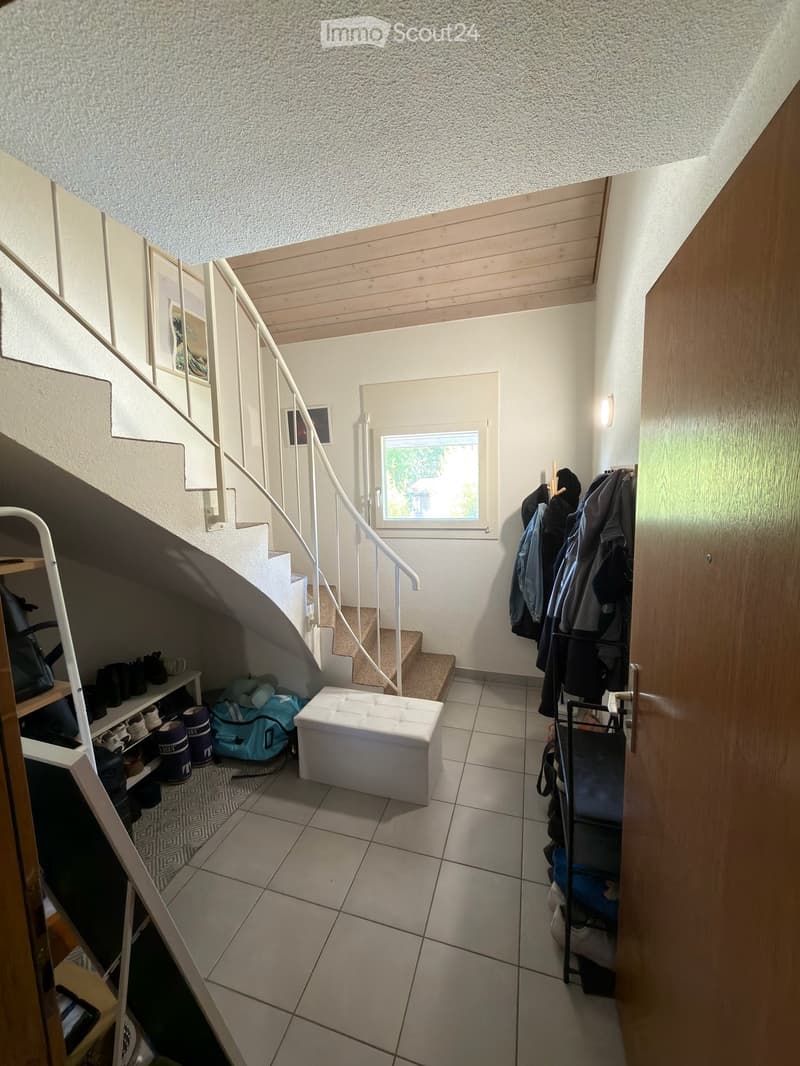 Charmant appartement en attique de 2.5 pièces à Echandens (3)