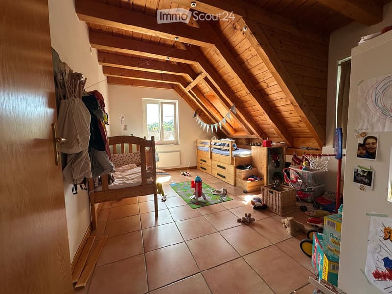 Charmante 4.5-Zimmer-Dachwohnung in Adliswil (3)
