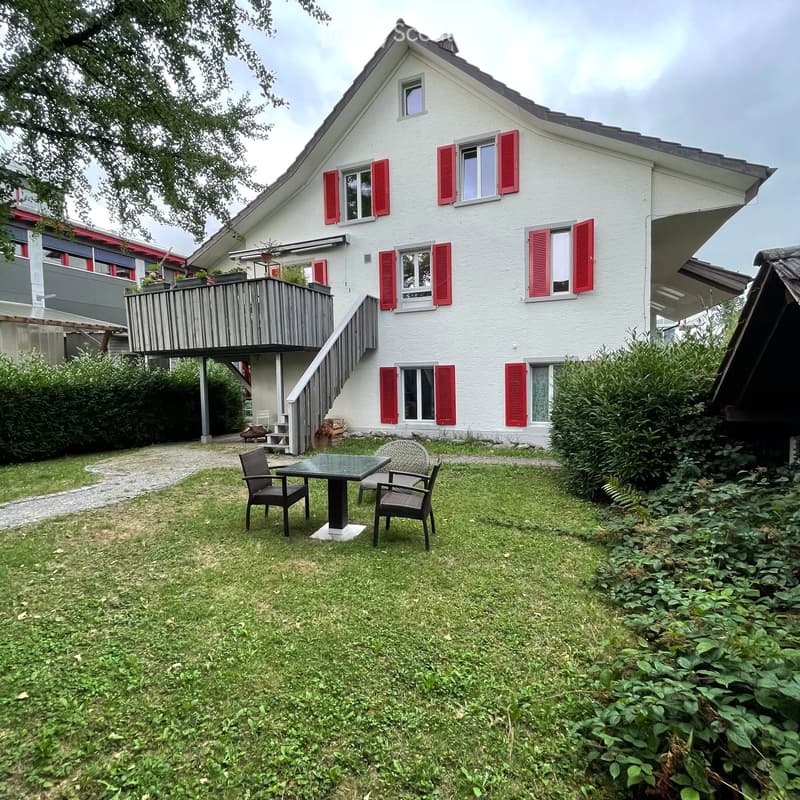Geräumiges 5-Zimmer-Einfamilienhaus mit Garten in Bubikon (1)