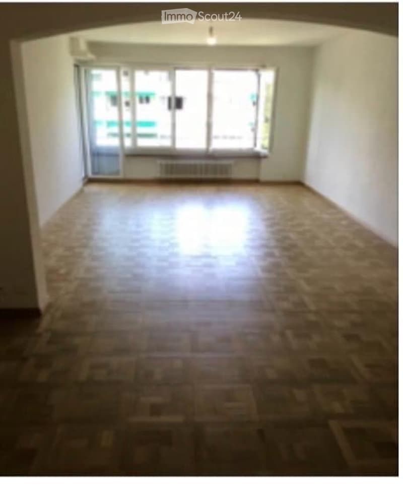 Empty room with tiled floor and large windows, no furniture or equipment.