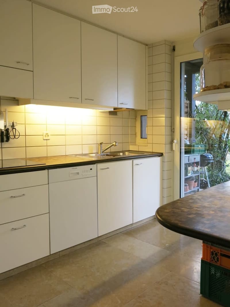 Helle und ruhige, geräumige 4Z Wohnung auf dem Bruderholz (6)