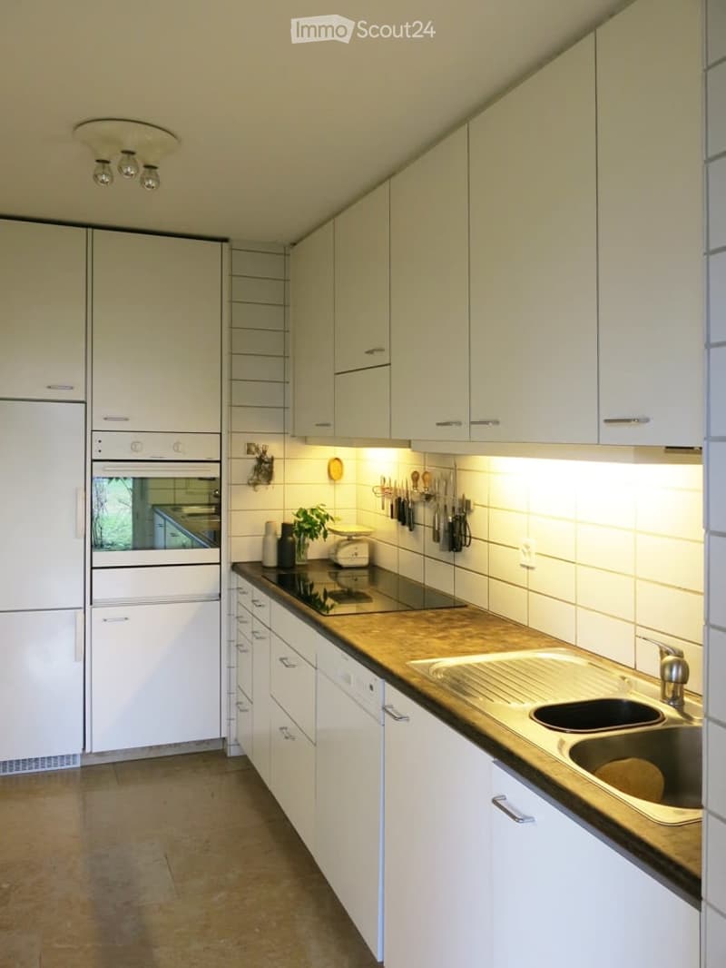 Helle und ruhige, geräumige 4Z Wohnung auf dem Bruderholz (7)