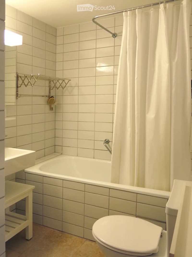 Helle und ruhige, geräumige 4Z Wohnung auf dem Bruderholz (10)