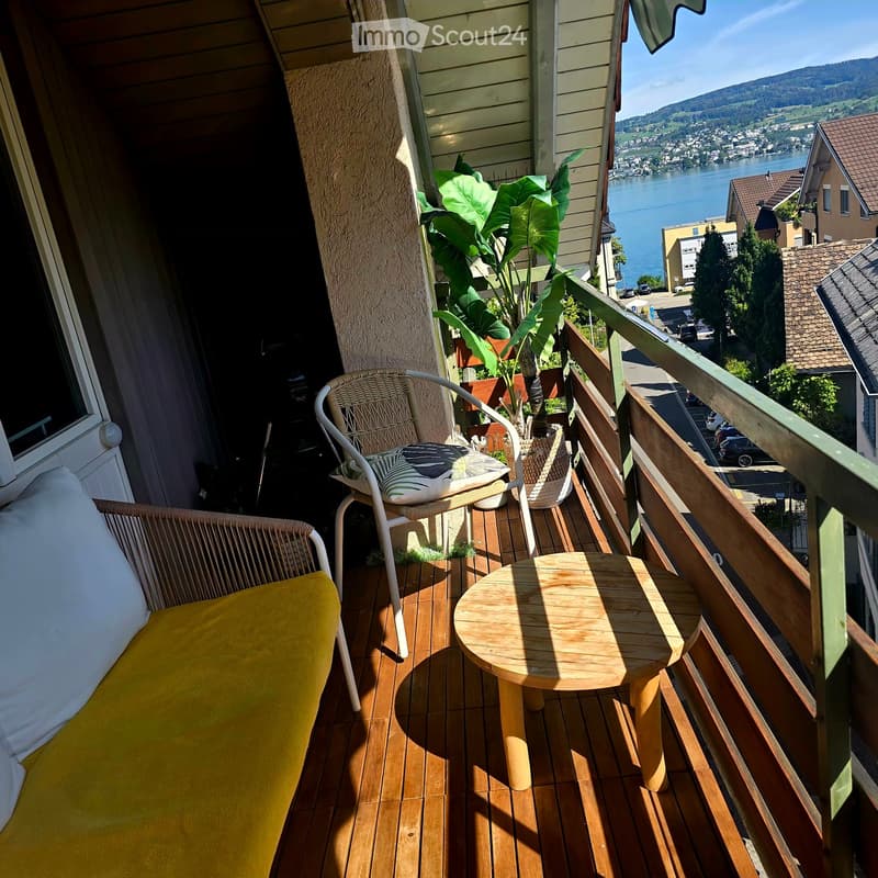 Charmante 2.5-Zimmer-Dachgeschosswohnung mit Balkon in Horgen (1)