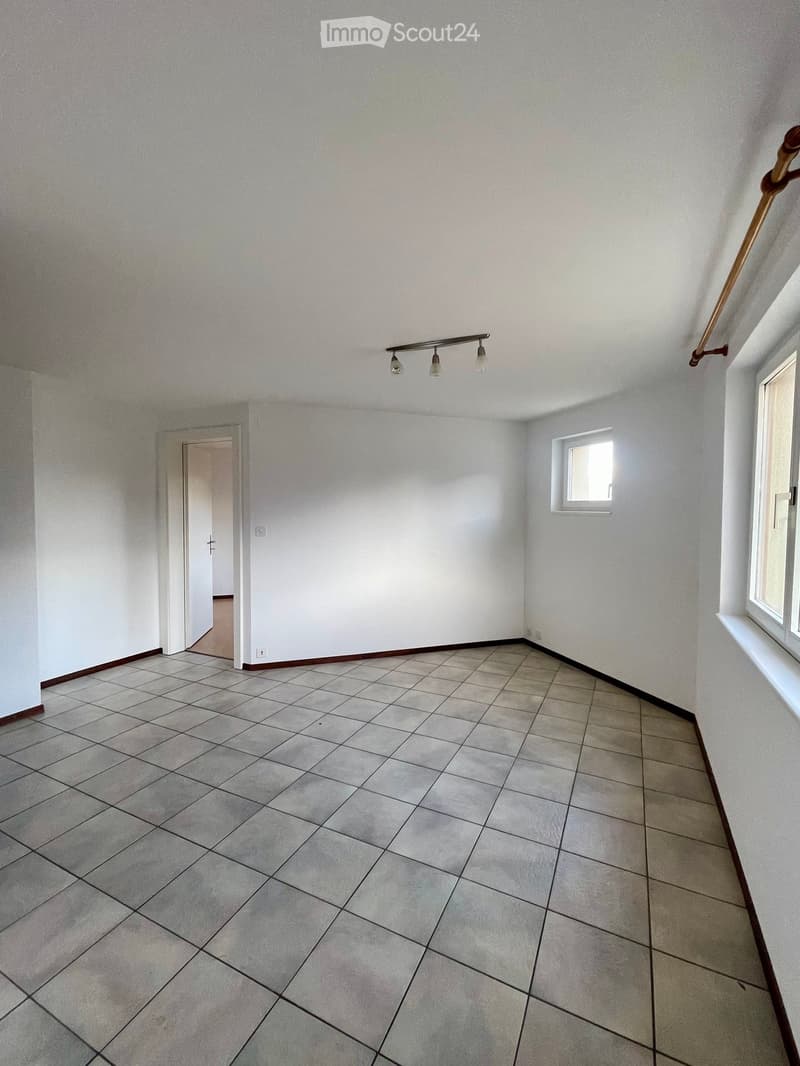 Empty room with tiled floor, white walls, and a small window. No furniture or equipment present.