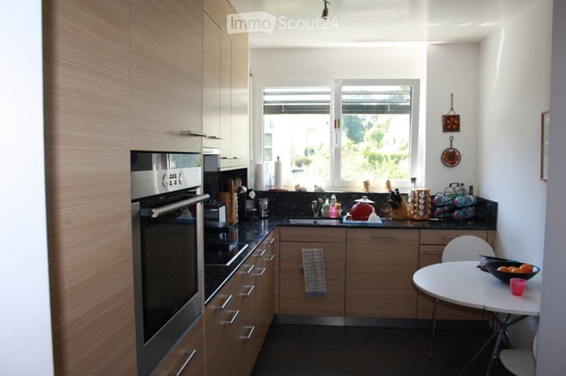 {"visible_features": ["View"], "type": "Kitchen", "objects": ["oven", "sink", "faucet", "cupboard", "table", "chair", "bowl", "faucet", "faucet", "faucet", "faucet", "faucet", "faucet", "faucet", "faucet", "faucet", "faucet", "faucet", "faucet", "faucet",