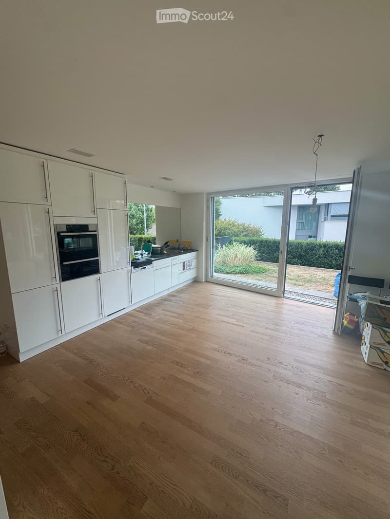 Moderne Wohnung mit Garten und Einstellplatz auf dem Bruderholz (2)
