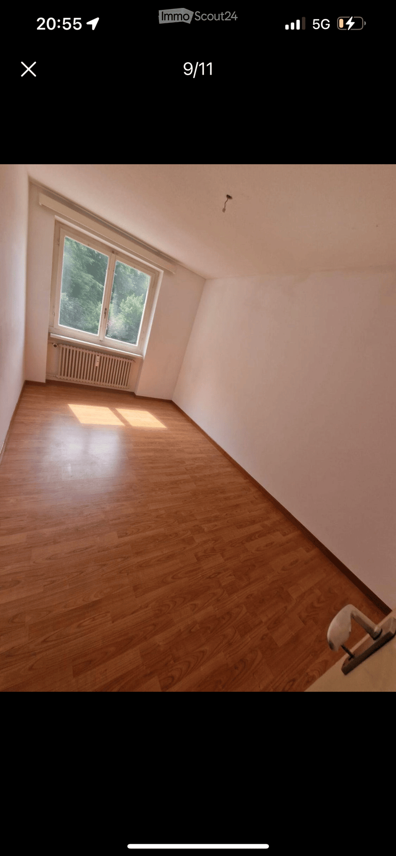 empty room, wooden floor, white walls, window, radiator