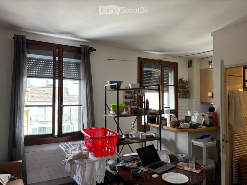 {"type": "Furnished Room", "objects": ["laptop", "table", "cup", "laptop", "laptop", "cup", "plate", "shelf", "cupboard", "toaster", "cupboard", "cupboard", "cupboard", "cupboard", "cupboard", "cupboard", "cupboard", "cupboard", "cupboard", "cupboard", "c