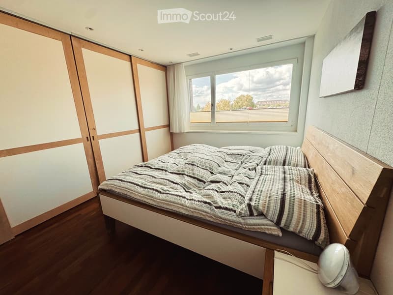 Wohnen mit Weitsicht mitten in Lenzburg - grosszügige 4.5-Zimmer-Wohnung im Villenpark (6)