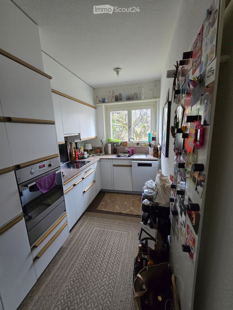 {"type": "Kitchen", "objects": ["oven", "dishwasher", "sink", "fridge", "cabinets", "cupboards", "bottle", "faucet", "oven mitt", "oven gloves", "oven", "oven", "oven", "oven", "oven", "oven", "oven", "oven", "oven", "oven", "oven", "oven", "oven", "oven"