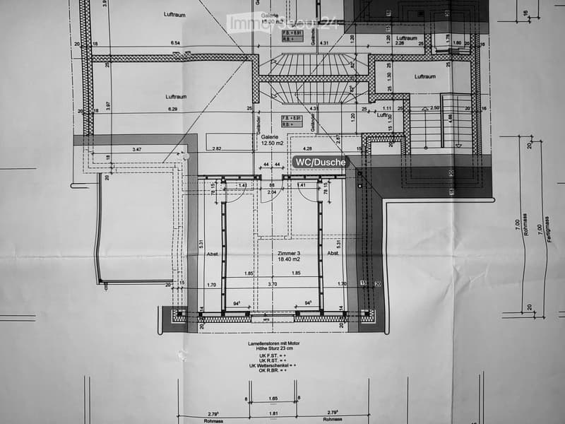 Floor plan showing a gallery, WC/bathroom, and three rooms with labeled dimensions and technical details.