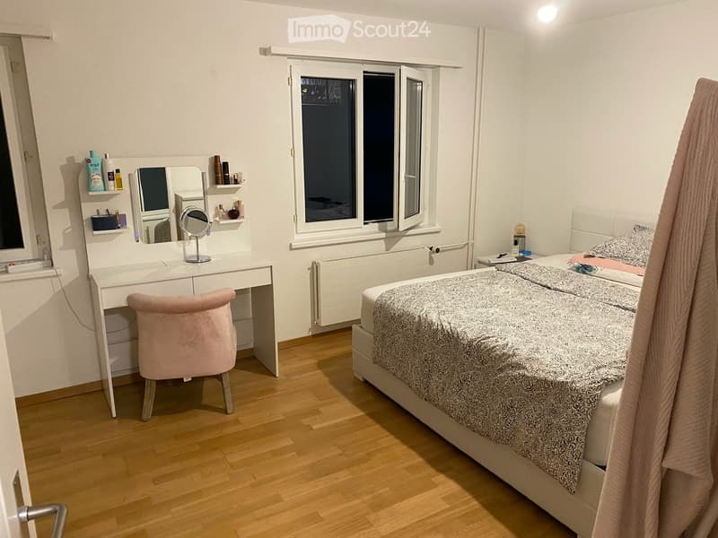 Charmante 4.5-Zimmer-Maisonettewohnung mit Balkon und Gartenzugang in Egg (4)