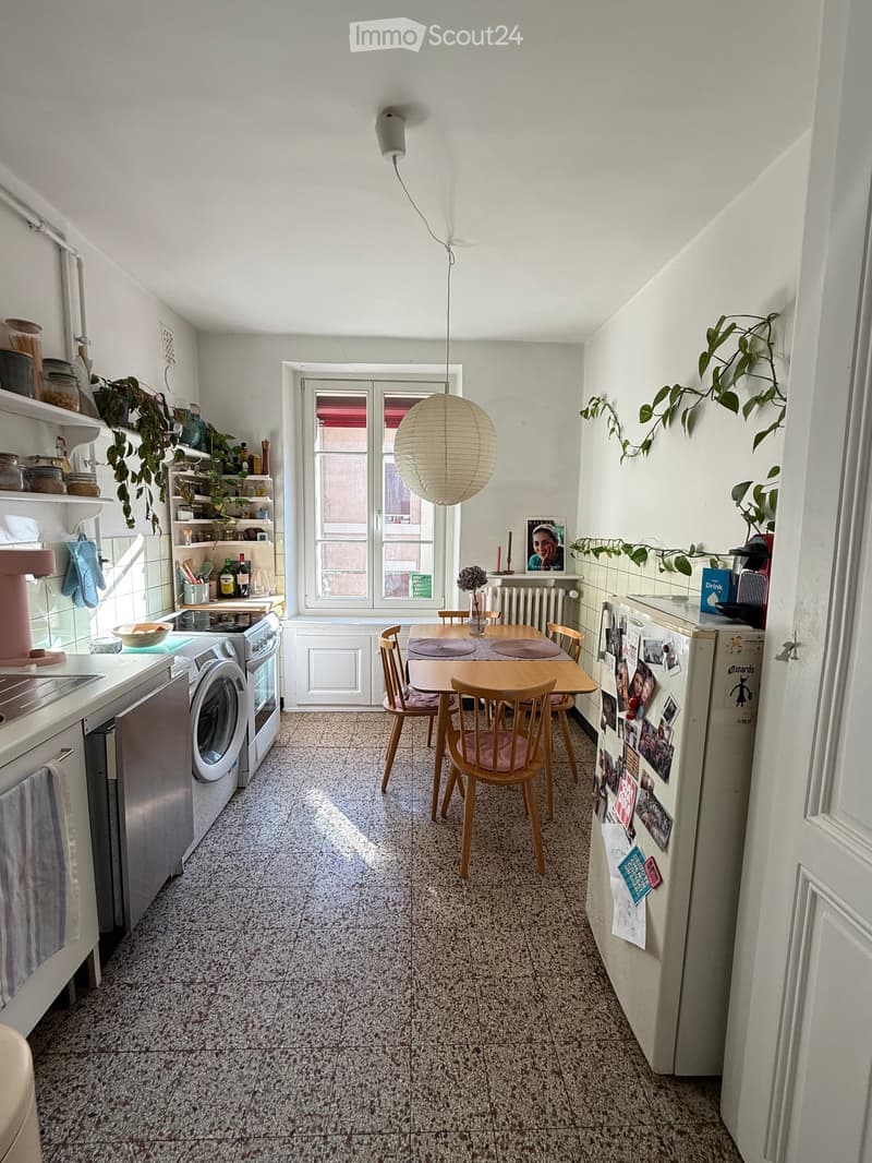 {"type": "Furnished Room", "objects": ["refrigerator", "dishwasher", "washing machine", "oven", "table", "chair", "kitchen island", "shelves", "pendant light", "oven", "sink", "faucet", "oven", "oven", "oven", "oven", "oven", "oven", "oven", "oven", "oven