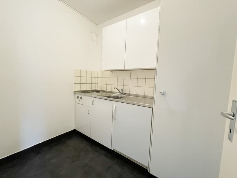 Simple 1-room apartment in Gundeli (5)