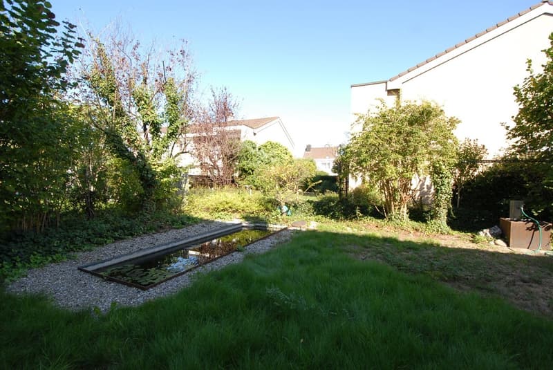 Grande casa unifamiliare indipendente in una posizione tranquilla (3)