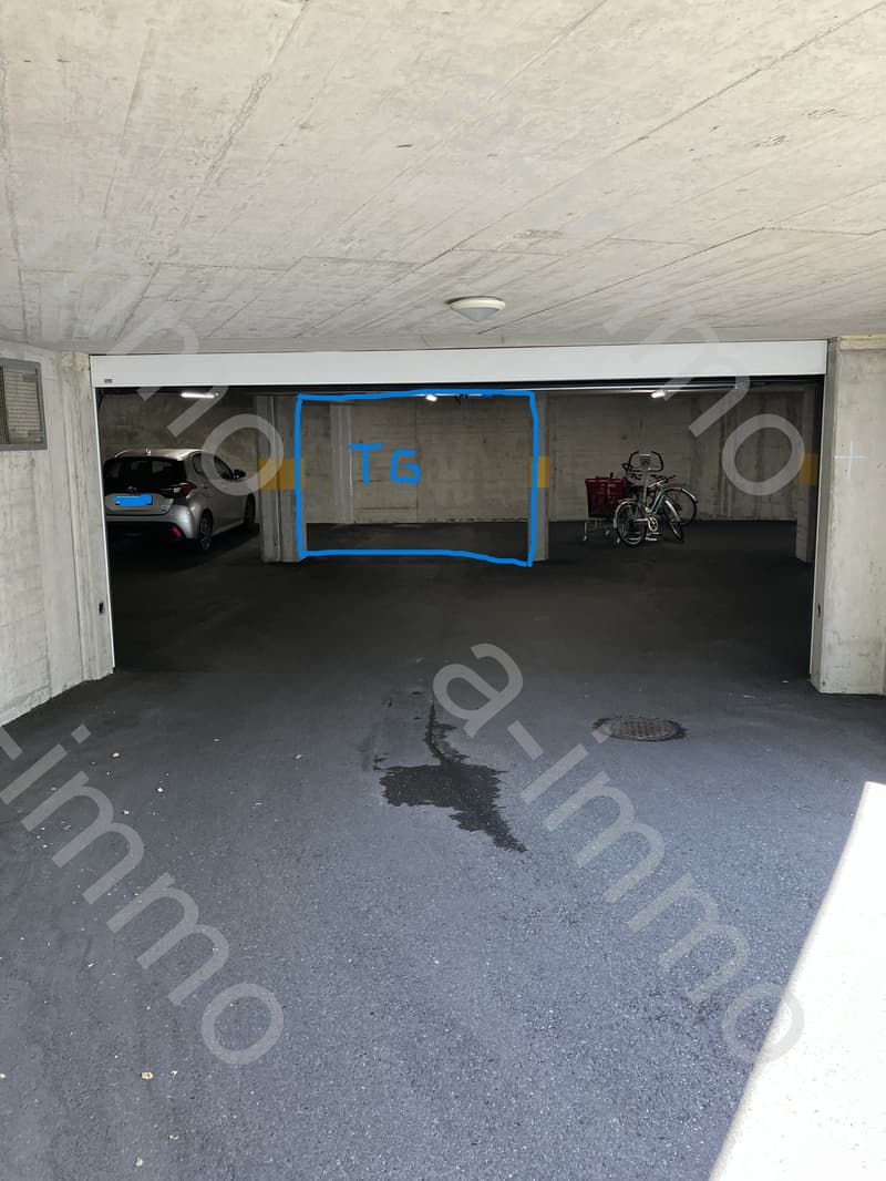 grosser Tiefgaragenparkplatz in Reinach zu verkaufen (1)