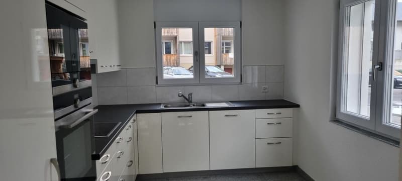 Moderne 4.5-Zimmer-Wohnung mit Balkon in ruhiger Lage (4)