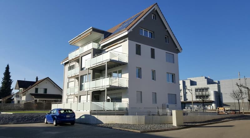 Appartement exclusif de 2,5 pièces avec tour de lavage privée et balcon (1)