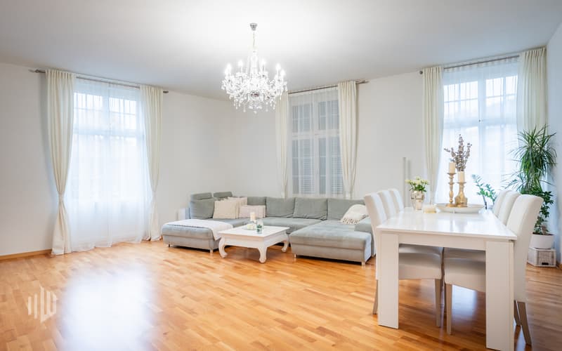 Wohnung im 1. Obergeschoss, Wohnbereich mit Zugang auf die Terrasse