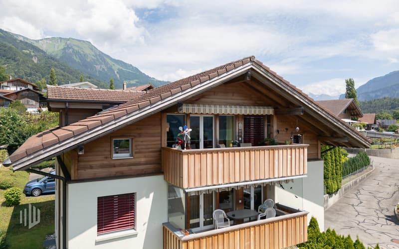 Dachwohnung mit freier Berg- und Seesicht
