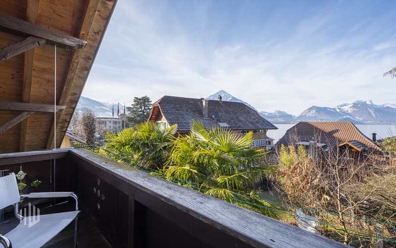 Balkon mit See- und Bergsicht