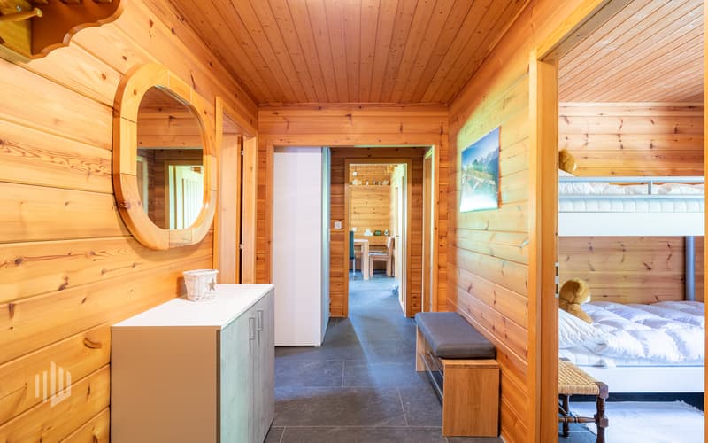 Eingangsbereich der Wohnung im Obergeschoss, grosszügig und lieblich gestaltet