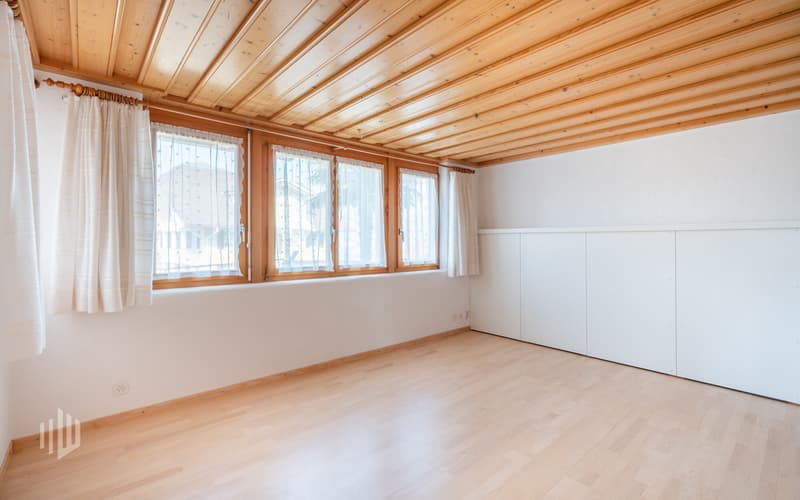Grosses Zimmer beim Eingangsbereich