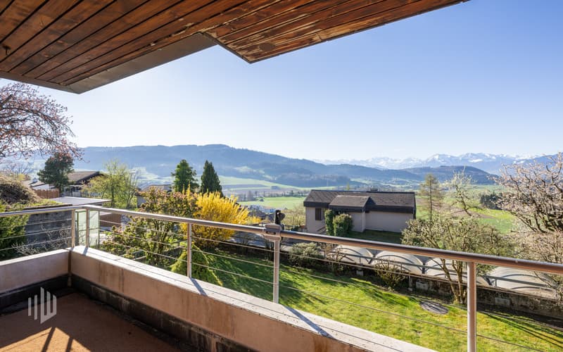 Balkon mit Sicht auf die einmalige Bergkette