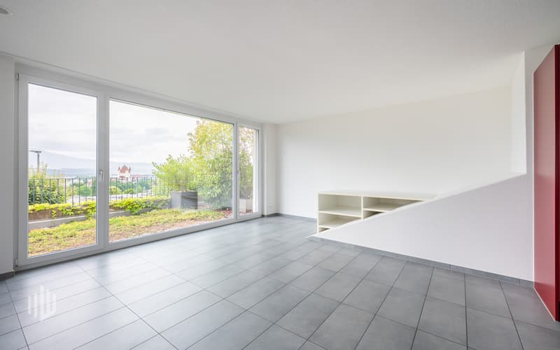 Heller Wohnbereich mit Weitsicht, Bodenplatten