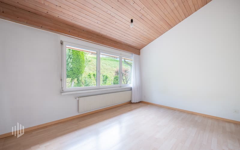 Schlafzimmer mit viel Licht