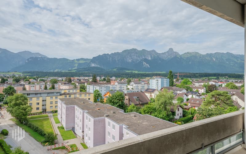 Balkon mit Blick auf die Berge