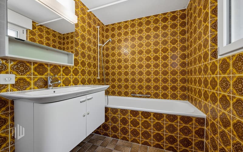 Bad mit Badewanne und WC