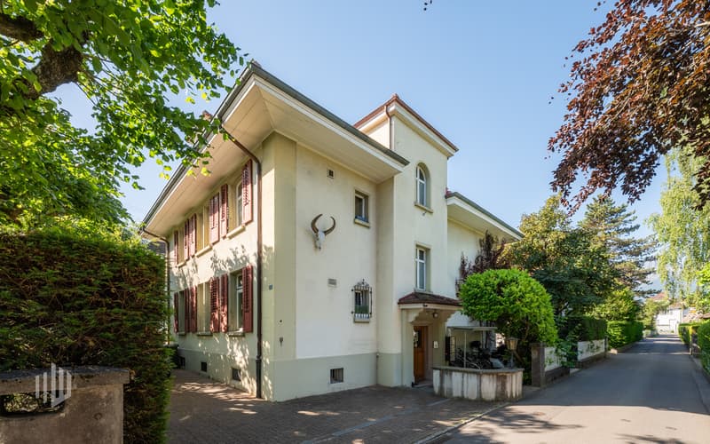 Hausansicht mit 3 Einheiten