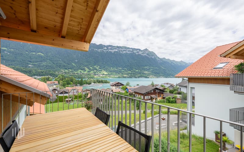 Aussicht auf den See und die Berge
