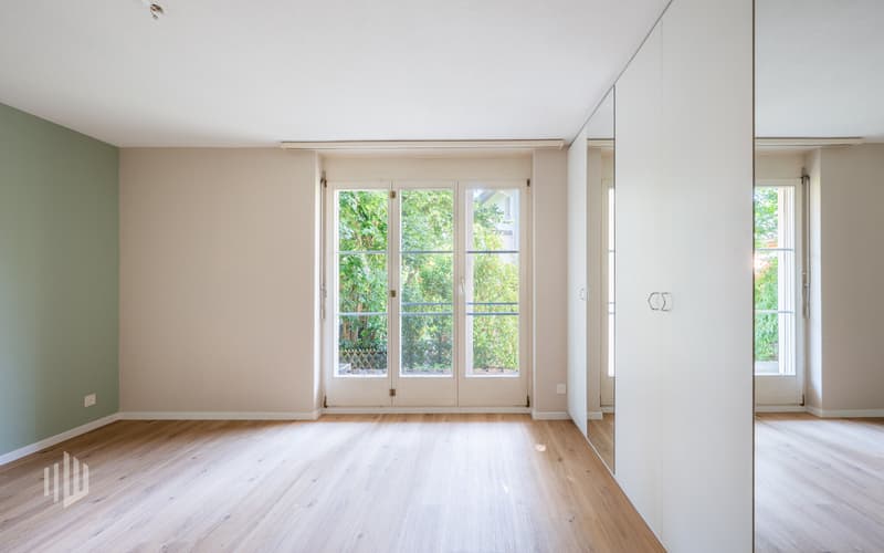 Zimmer mir grossem Einbauschrank