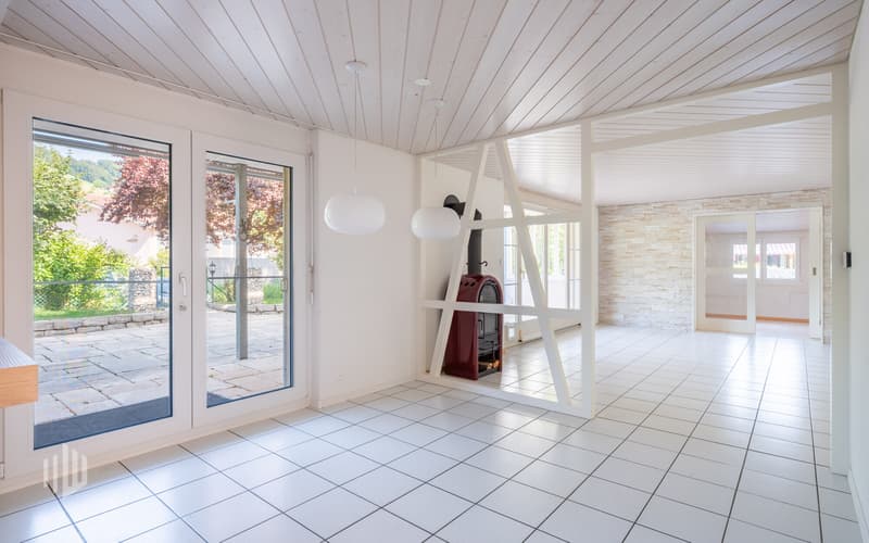 Wohnzimmer mit Zugang zum Aussenbereich