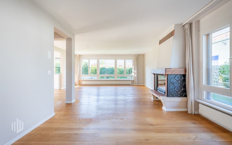 Sicht vom Wohnzimmer in den Essbereich