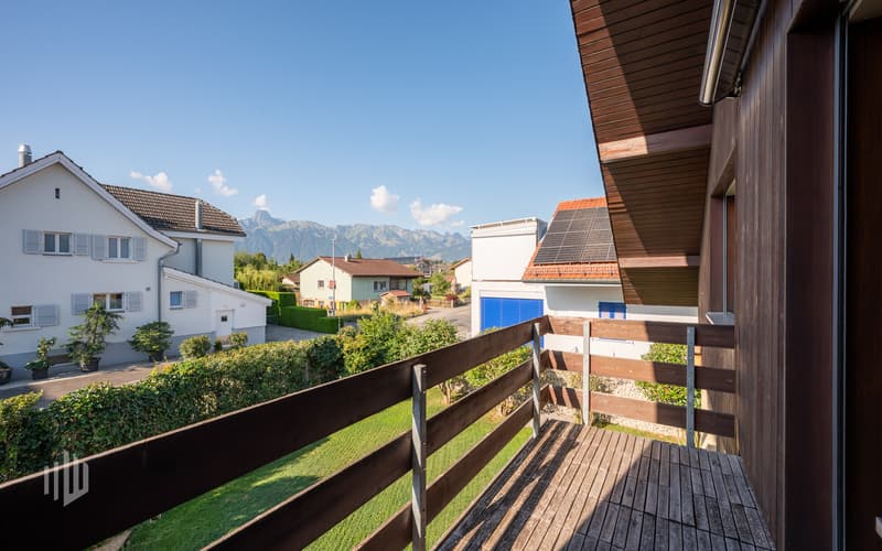 Balkon mit Sicht auf das bekannte Stockhorn