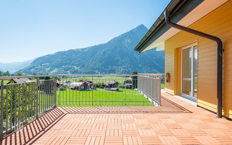 Seitliche Terrasse mit freiem Blick