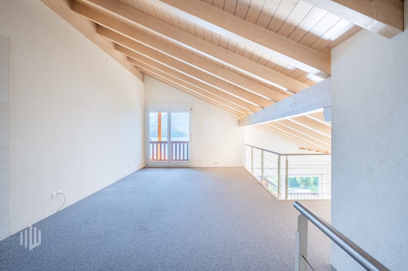 Galeriegeschoss mit Zugang auf den Balkon