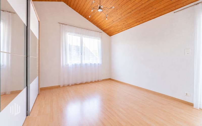 ZImmer 2 im Dachgeschoss mit Zugang auf den Balkon