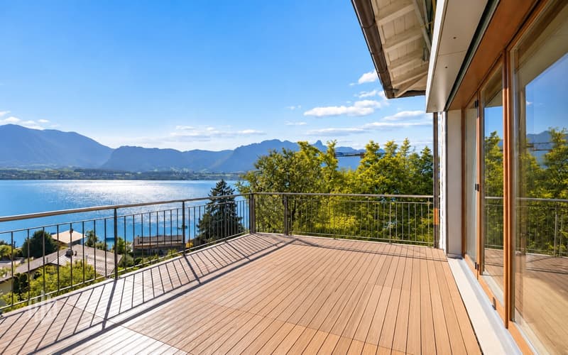 Terrasse mit unverbaubarer Sicht auf den beliebten Thunersee und den Niesen