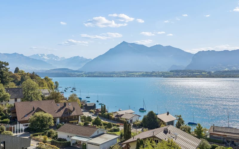 Volle See- und Bergsicht