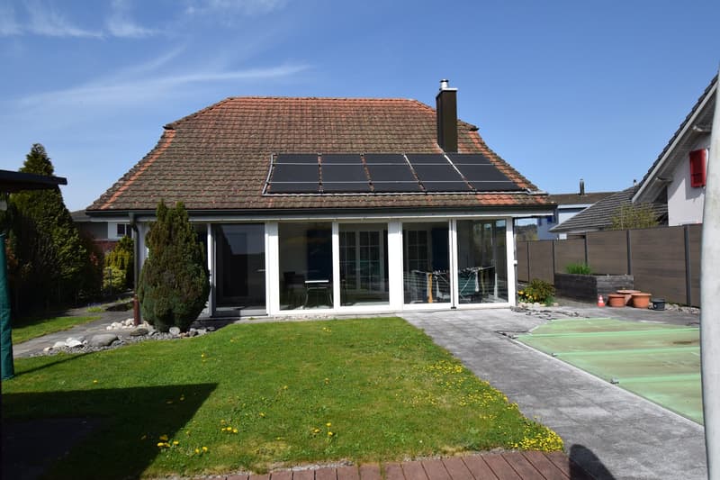 Familienfreundliches 5.5-Zimmer-Einfamilienhaus mit Pool (3)
