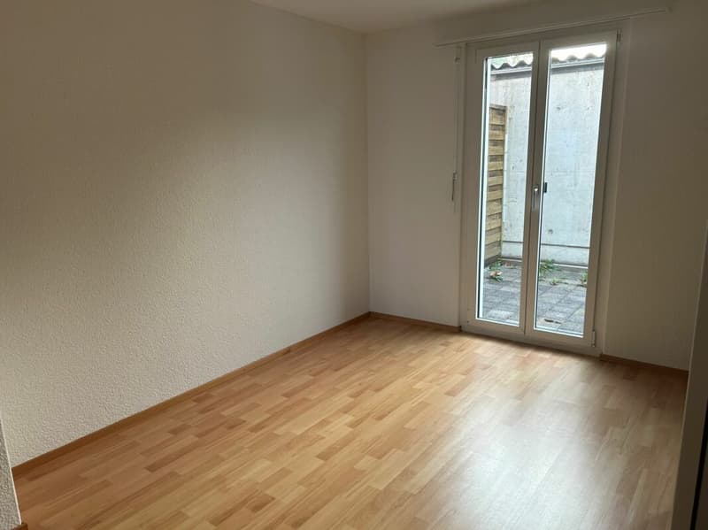 Appartamento di 3,5 locali situato in zona tranquilla con area di soggiorno (7)