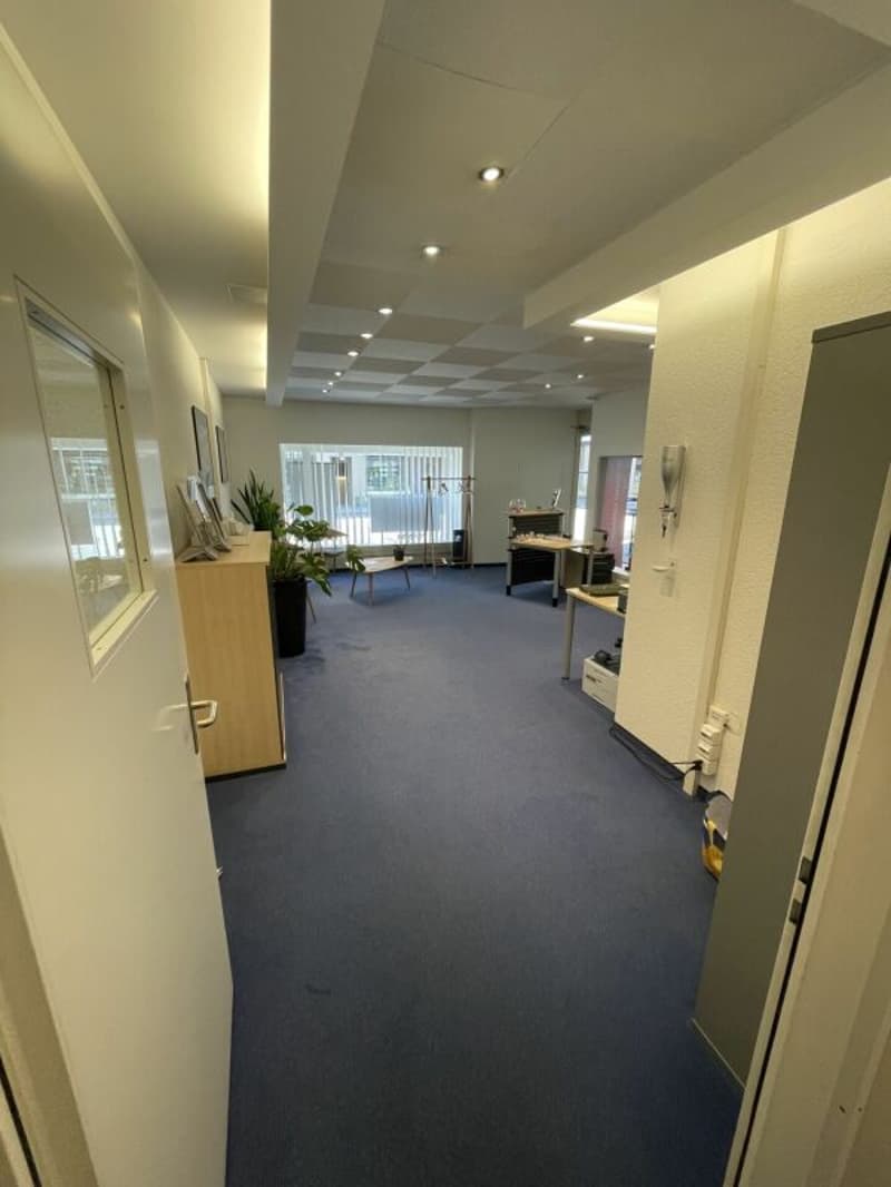 Espace commercial avec surface de bureau séparée recherche sous-locataire (7)