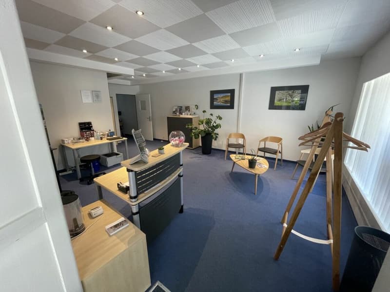 Espace commercial avec surface de bureau séparée recherche sous-locataire (3)