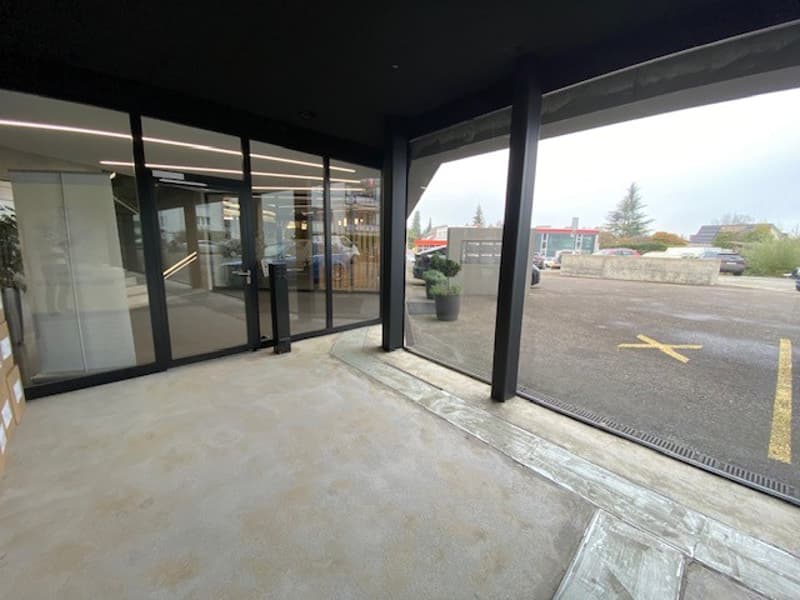 Spazio commerciale al piano terra su Weinfelderstrasse ad Amriswil (10)